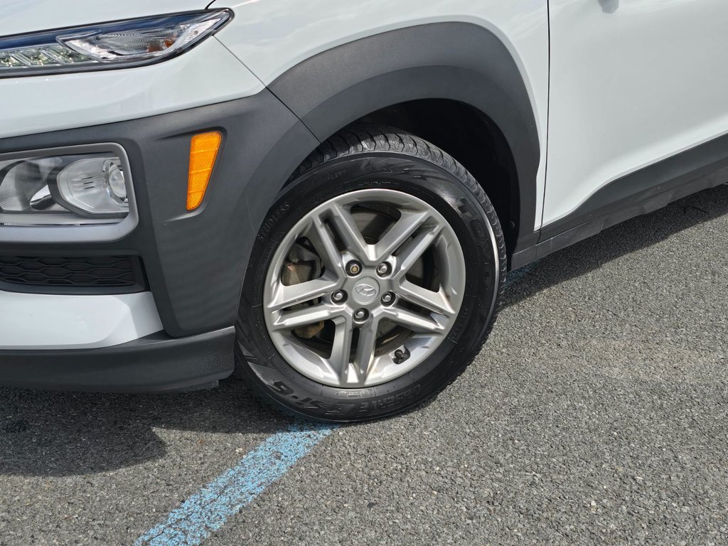 2021 Hyundai Kona Essential AWD CAMERA in Boucherville, Quebec - 4 - w1024h768px