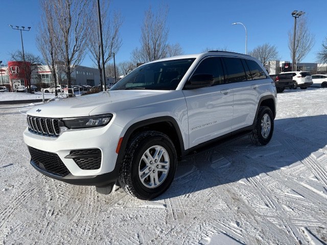 2023 Jeep Grand Cherokee Laredo, TOIT, GARANTIE in Boucherville, Quebec - 8 - w1024h768px