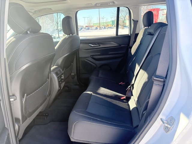 2023 Jeep Grand Cherokee Laredo, TOIT, GARANTIE in Boucherville, Quebec - 28 - w1024h768px