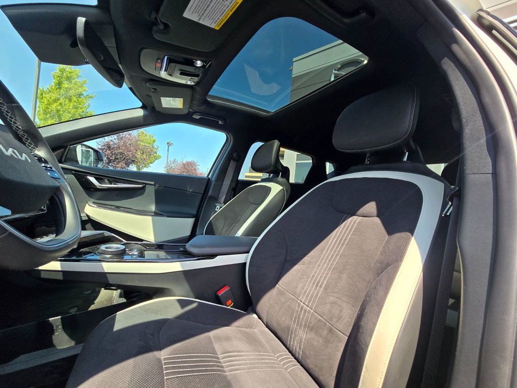 2024 Kia EV6 GT-LINE 2 /AWD /SUEDE /TOIT in Boucherville, Quebec - 15 - w1024h768px