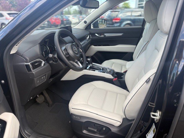 2025 Mazda CX-5 GT in Boucherville, Quebec - 13 - w1024h768px