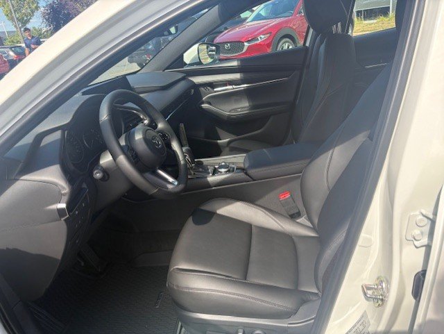 2025 Mazda Mazda3 Sport GS in Boucherville, Quebec - 13 - w1024h768px
