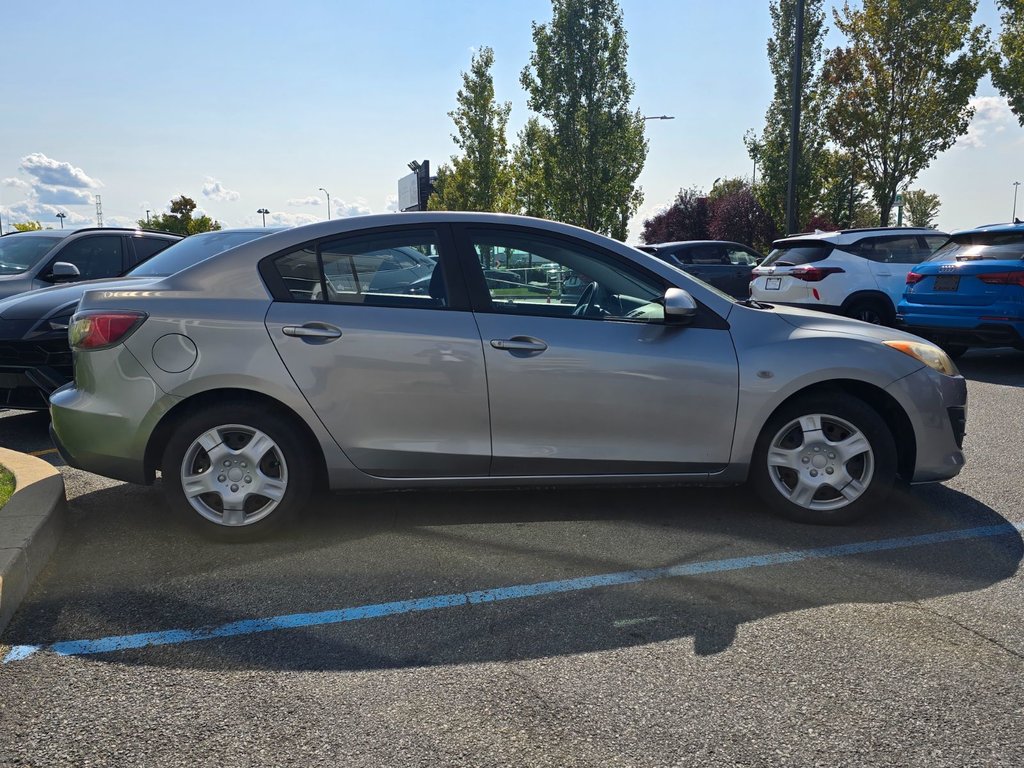 2010 Mazda Mazda3 GX /  1 SEUL PROPRIO / BAS KM in Boucherville, Quebec - 8 - w1024h768px