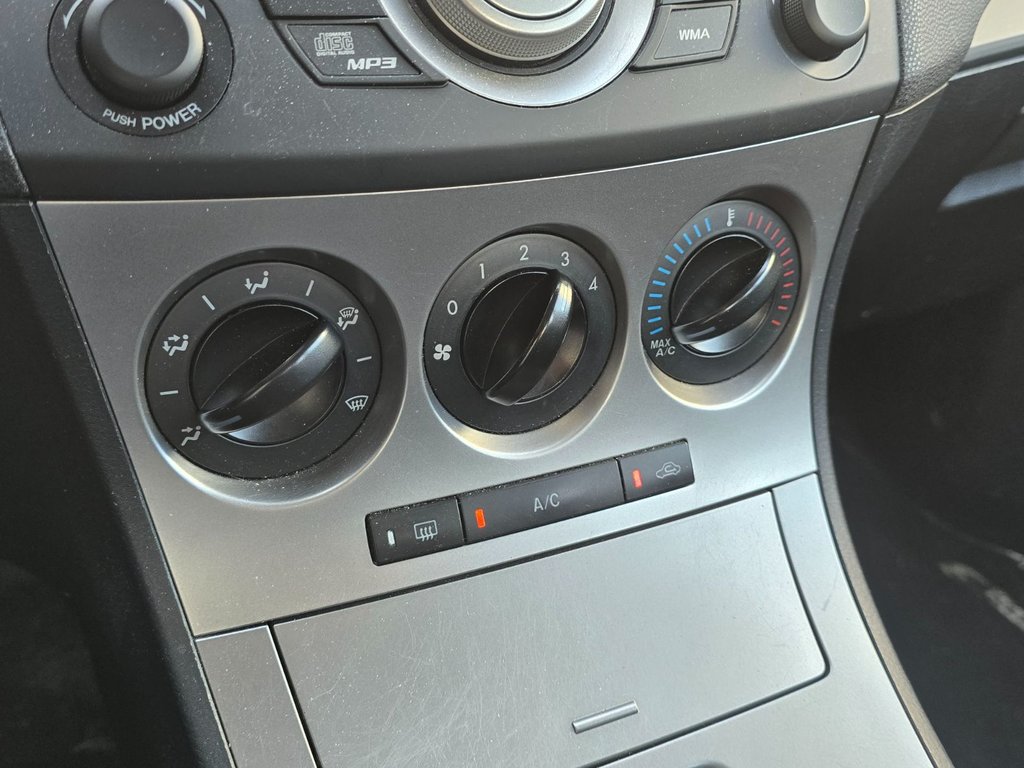 2010 Mazda Mazda3 GX /  1 SEUL PROPRIO / BAS KM in Boucherville, Quebec - 19 - w1024h768px