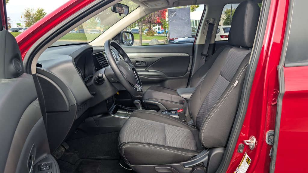 2018 Mitsubishi Outlander ES, 1 SEUL PROPRIÉTAIRE, AUCUN ACCIDENT in Boucherville, Quebec - 16 - w1024h768px