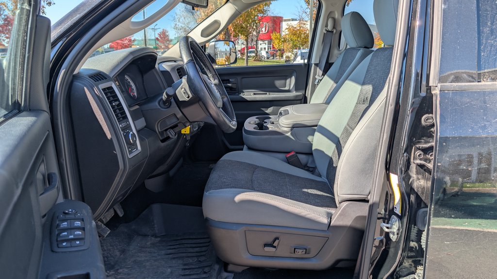 Ram 1500 Classic Express, CREW, 5.7L, TRÈS BAS KM 2020 à Boucherville, Québec - 11 - w1024h768px