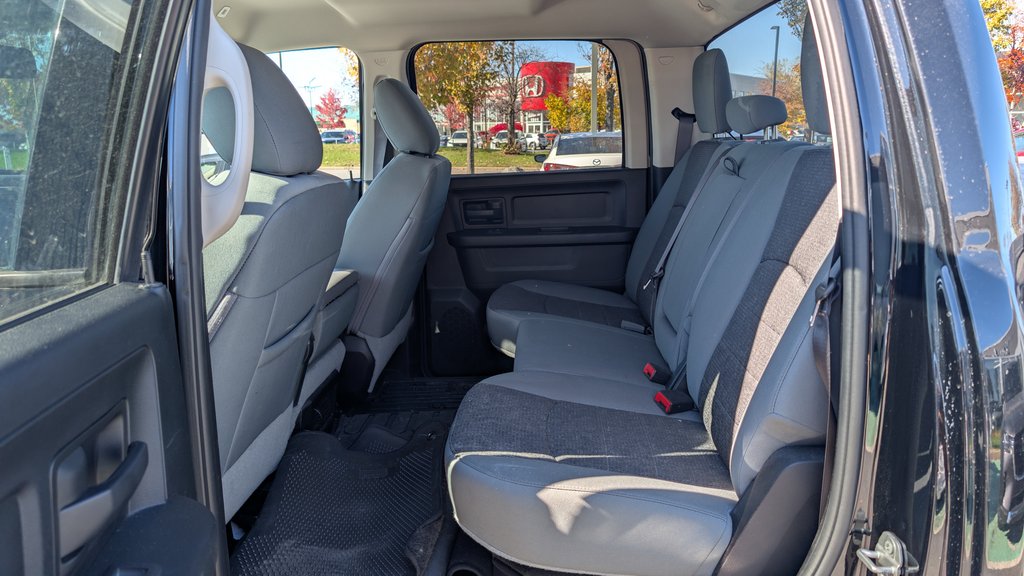 Ram 1500 Classic Express, CREW, 5.7L, TRÈS BAS KM 2020 à Boucherville, Québec - 9 - w1024h768px