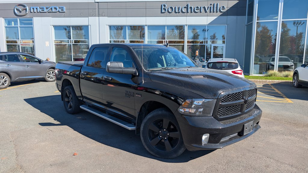 Ram 1500 Classic Express, CREW, 5.7L, TRÈS BAS KM 2020 à Boucherville, Québec - 1 - w1024h768px