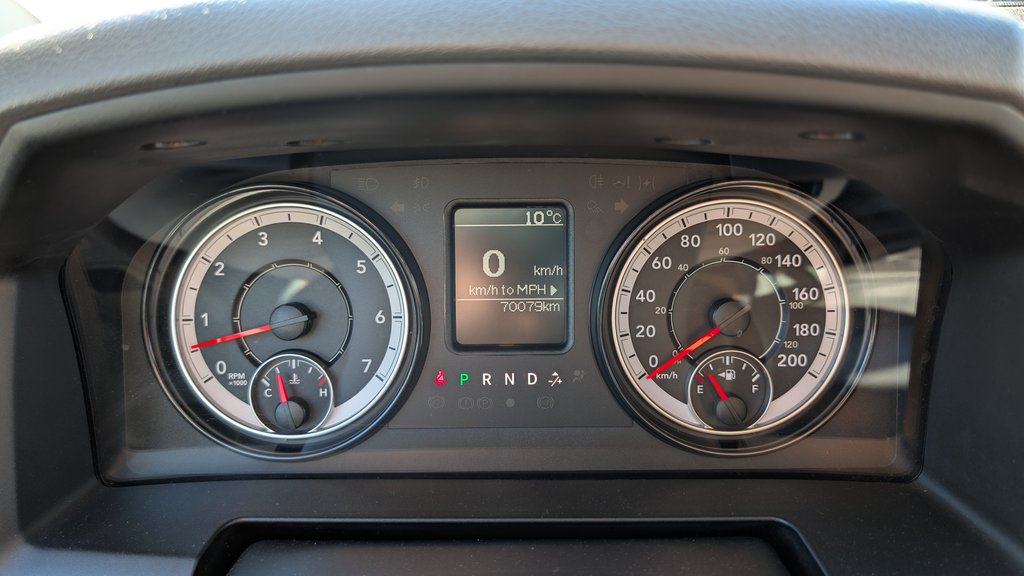 Ram 1500 Classic Express, CREW, 5.7L, TRÈS BAS KM 2020 à Boucherville, Québec - 15 - w1024h768px
