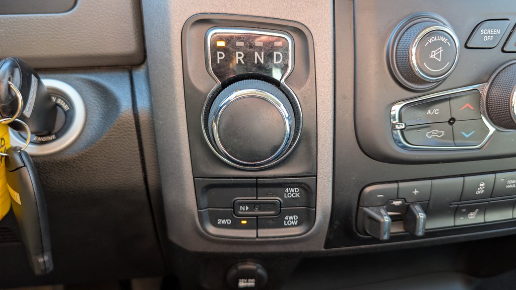 Ram 1500 Classic Express, CREW, 5.7L, TRÈS BAS KM 2020 à Boucherville, Québec - 16 - w1024h768px