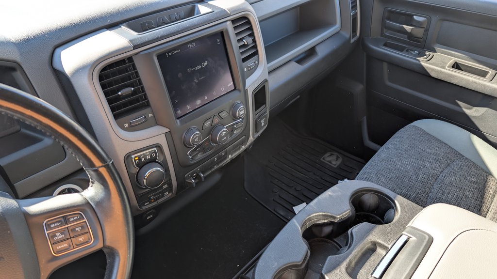 Ram 1500 Classic Express, CREW, 5.7L, TRÈS BAS KM 2020 à Boucherville, Québec - 13 - w1024h768px