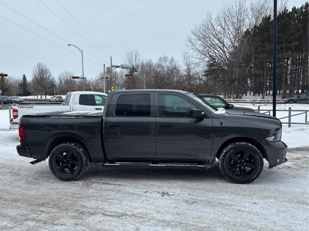 Ram 1500 Classic Express, CREW, BAS KM 2021 à Boucherville, Québec - 2 - w1024h768px