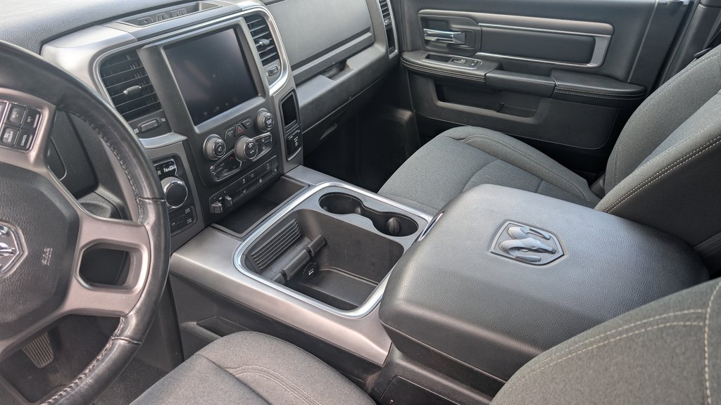 2021 Ram 1500 Classic Warlock, V6,CREW ENSEMBLE REMORQUAGE in Boucherville, Quebec - 14 - w1024h768px