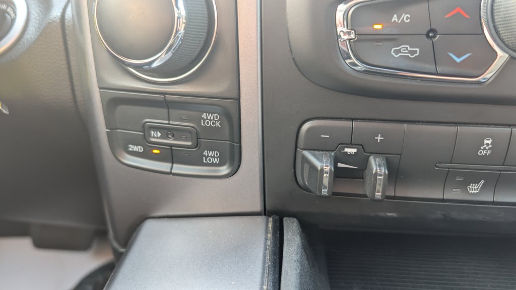 2021 Ram 1500 Classic Warlock, V6,CREW ENSEMBLE REMORQUAGE in Boucherville, Quebec - 26 - w1024h768px