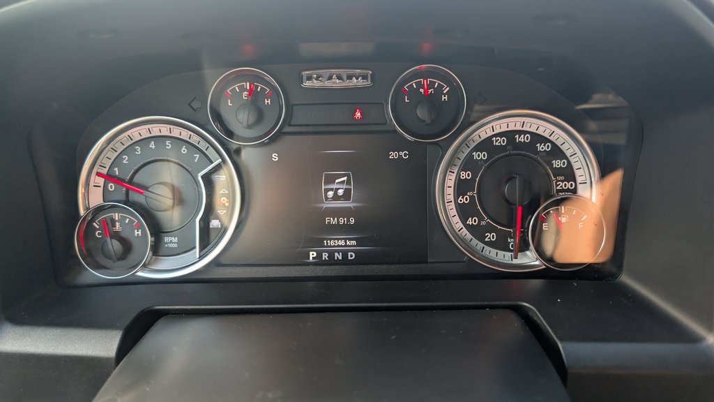 2021 Ram 1500 Classic Warlock, V6,CREW ENSEMBLE REMORQUAGE in Boucherville, Quebec - 22 - w1024h768px