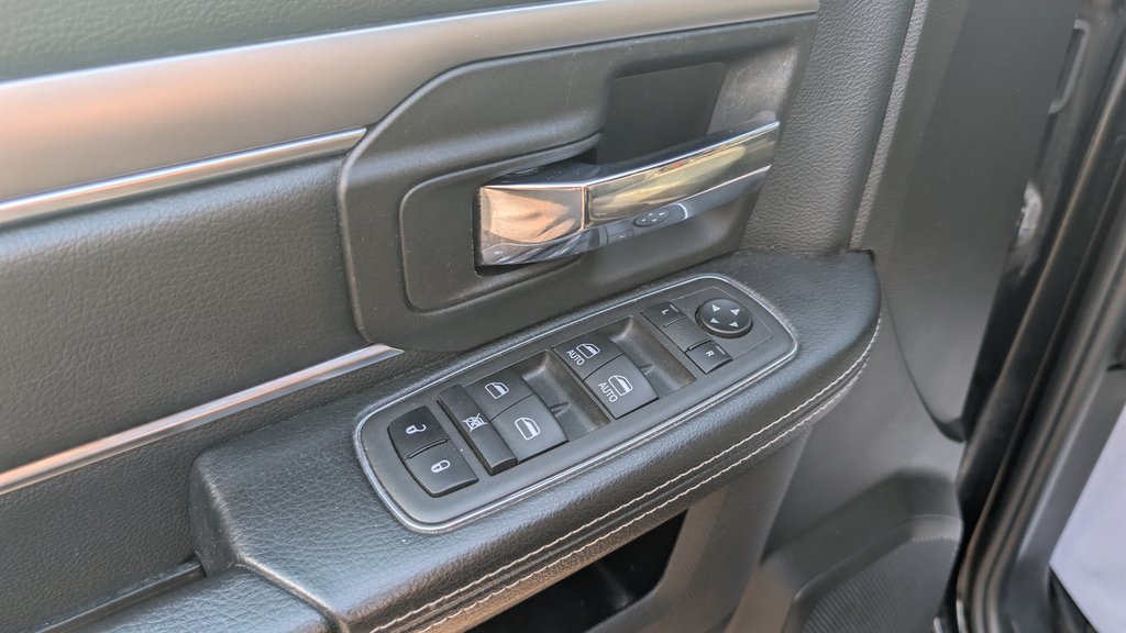 2021 Ram 1500 Classic Warlock, V6,CREW ENSEMBLE REMORQUAGE in Boucherville, Quebec - 20 - w1024h768px