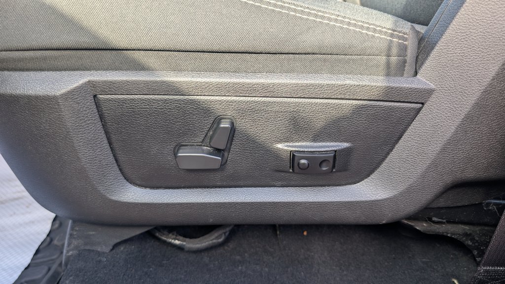 2021 Ram 1500 Classic Warlock, V6,CREW ENSEMBLE REMORQUAGE in Boucherville, Quebec - 21 - w1024h768px