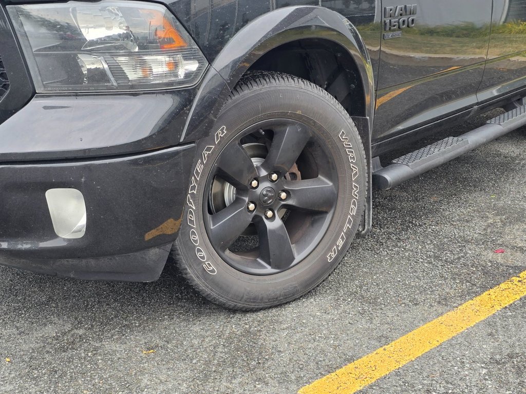 Ram 1500 Classic SLT, CREW CAB,3.6L,NAV PLAN OR, 2022 à Boucherville, Québec - 4 - w1024h768px