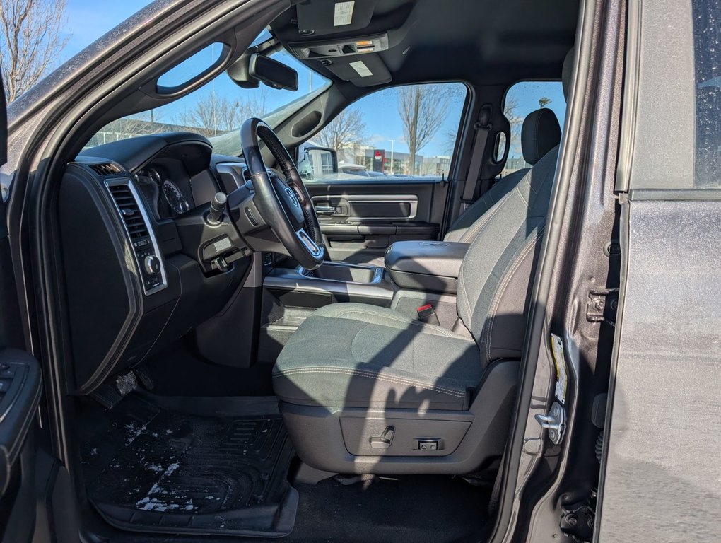 Ram 1500 Classic Warlock, V6, GARANTIE PLAN OR 2022 à Boucherville, Québec - 11 - w1024h768px