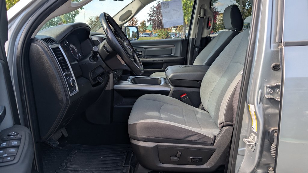 Ram 1500 Classic SLT, CREW, HÉMI, 35000KM !! GARANTIE 2022 à Boucherville, Québec - 15 - w1024h768px