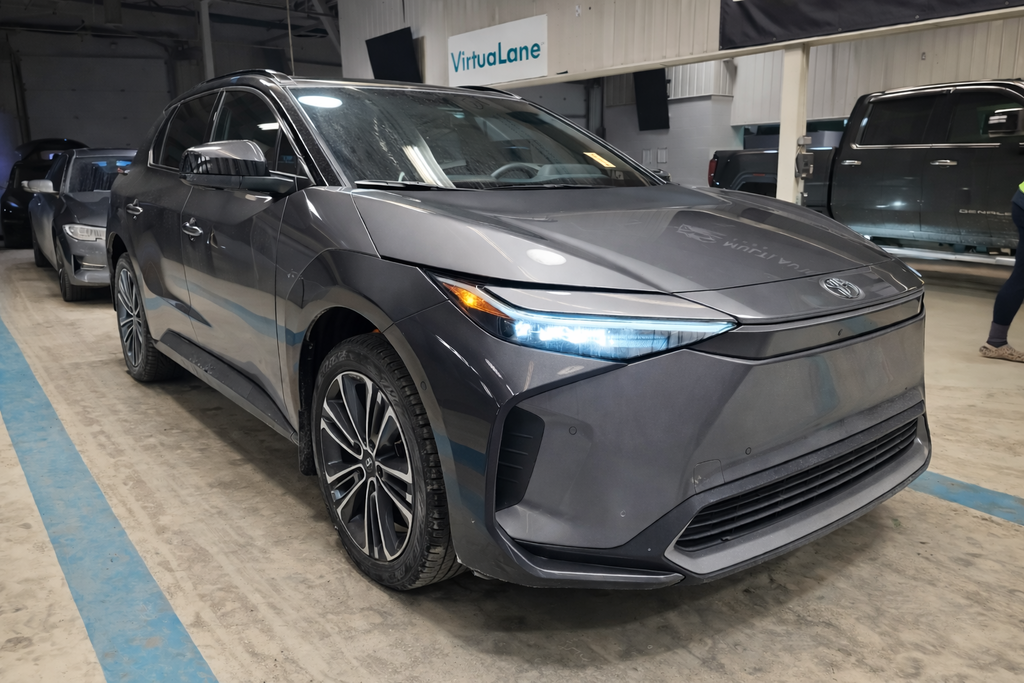 Toyota bZ4X XLE AWD JAMAIS ACCIDENTÉ TOIT PANORAMIQUE CUIR 2023 à Boucherville, Québec - 1 - w1024h768px