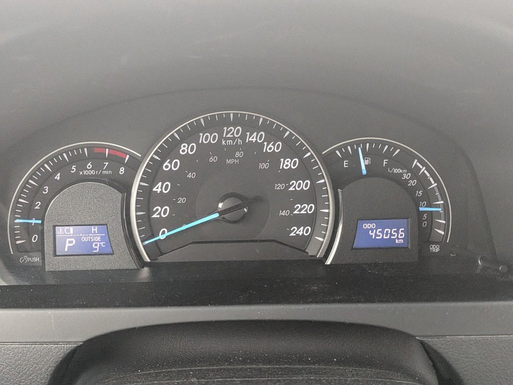 2014 Toyota Camry LE BAS KILOMÉTRAGE, TOIT OUVRANT, BLUETOOTH in Boucherville, Quebec - 16 - w1024h768px