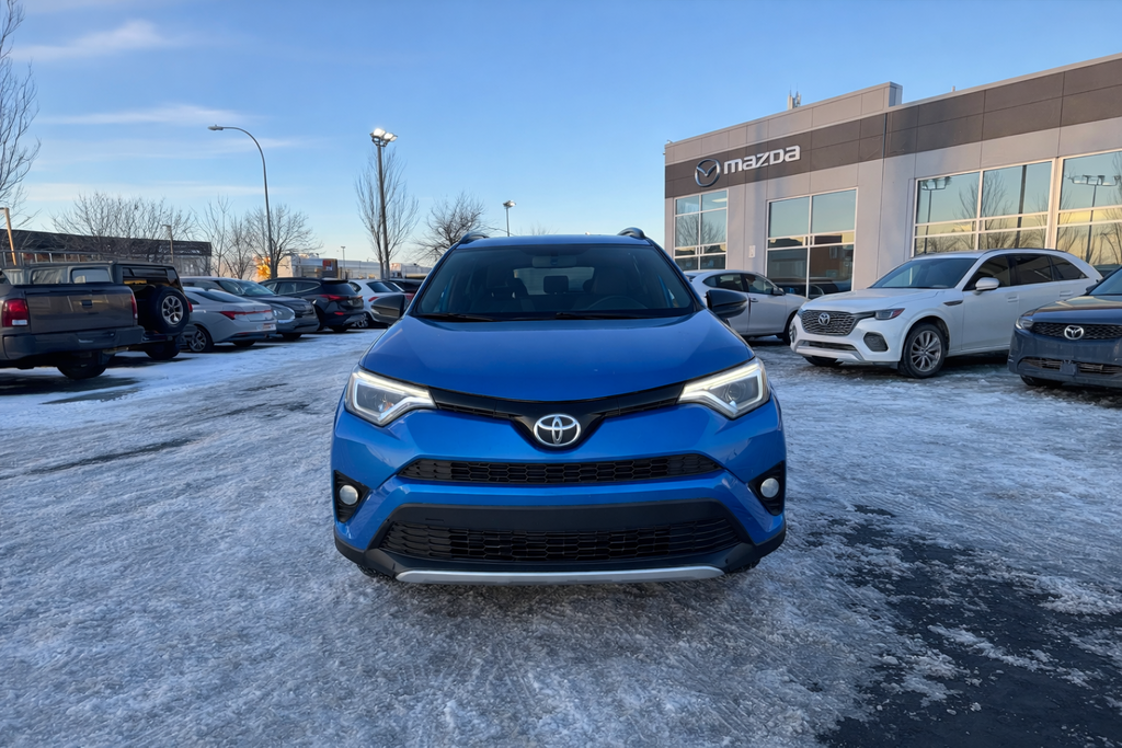 Toyota RAV4 SE AWD 8 PNEUS CUIR TOIT CAMÉRA RECUL 2016 à Boucherville, Québec - 3 - w1024h768px