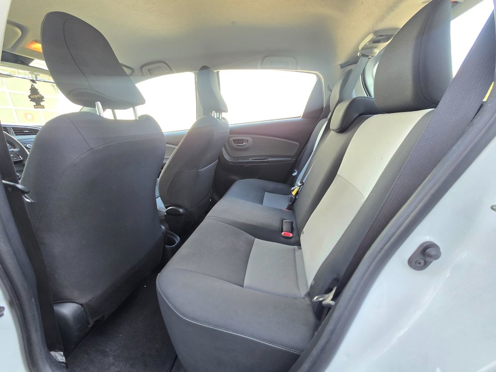 2018 Toyota Yaris Hatchback LE 1 PROPRIO BAS KM in Boucherville, Quebec - 12 - w1024h768px