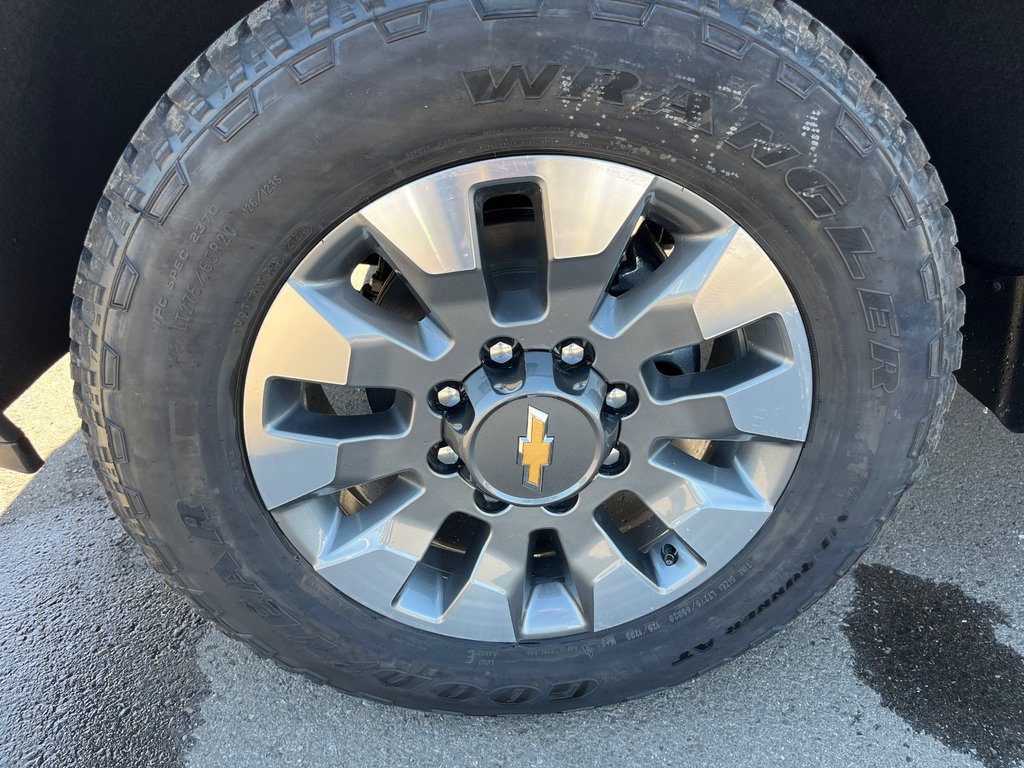 2025 Chevrolet Silverado 3500 HD in Taber, Alberta - 19 - w1024h768px