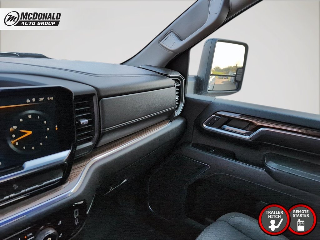 2024 Chevrolet Silverado 2500 4WD Crew CAB in Taber, Alberta - 24 - w1024h768px