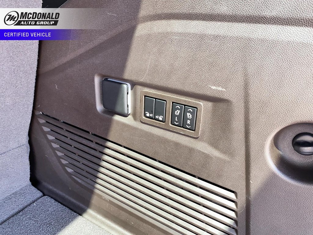 2023 GMC Yukon 1500 4WD in Taber, Alberta - 11 - w1024h768px