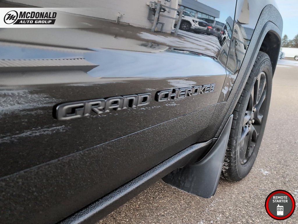 2020 Jeep GRAND CHEROKEE LAR/ALTLaredo in Taber, Alberta - 9 - w1024h768px