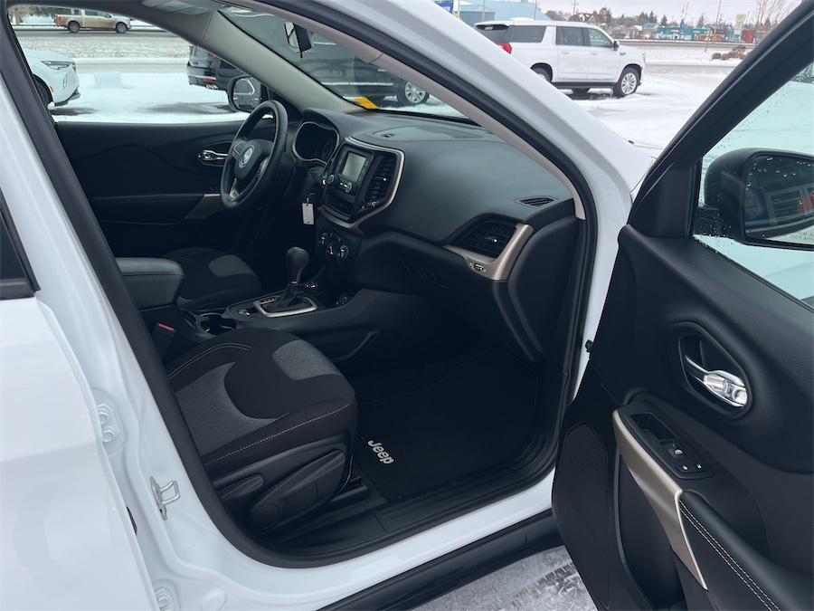 2018 Jeep Cherokee in Taber, Alberta - 7 - w1024h768px