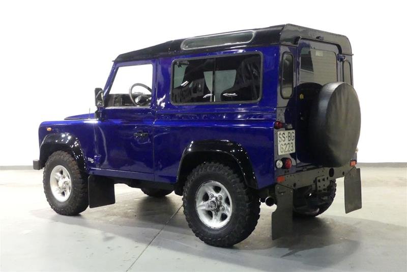 Jaguar Vancouver 2000 Land Rover Defender 90 UM1877