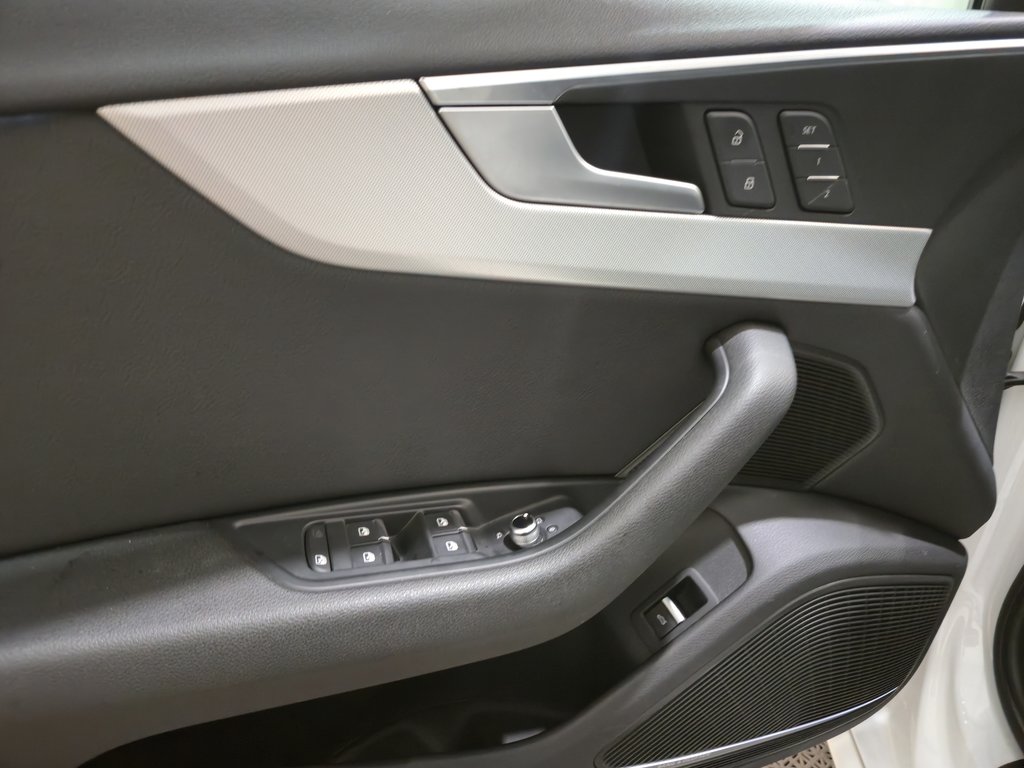 2018 Audi A4 Progressiv Quattro Toit ouvrant Cuir in Terrebonne, Quebec - 8 - w1024h768px