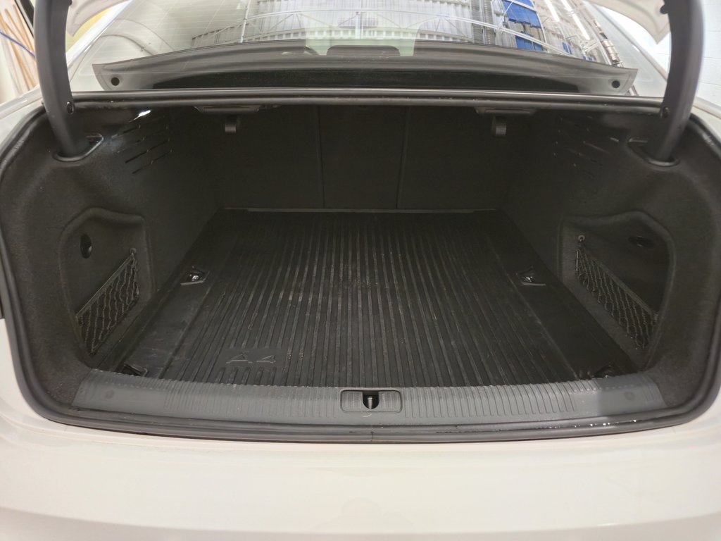 2018 Audi A4 Progressiv Quattro Toit ouvrant Cuir in Terrebonne, Quebec - 21 - w1024h768px