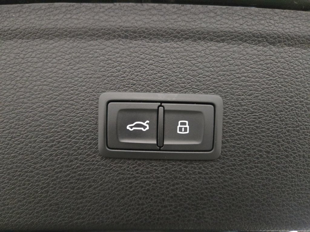 2022 Audi SQ5 Progressiv Black Optic * Couleure Rare * in Terrebonne, Quebec - 22 - w1024h768px