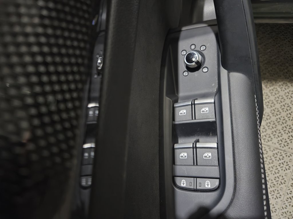 2022 Audi SQ5 Progressiv Black Optic * Couleure Rare * in Terrebonne, Quebec - 8 - w1024h768px