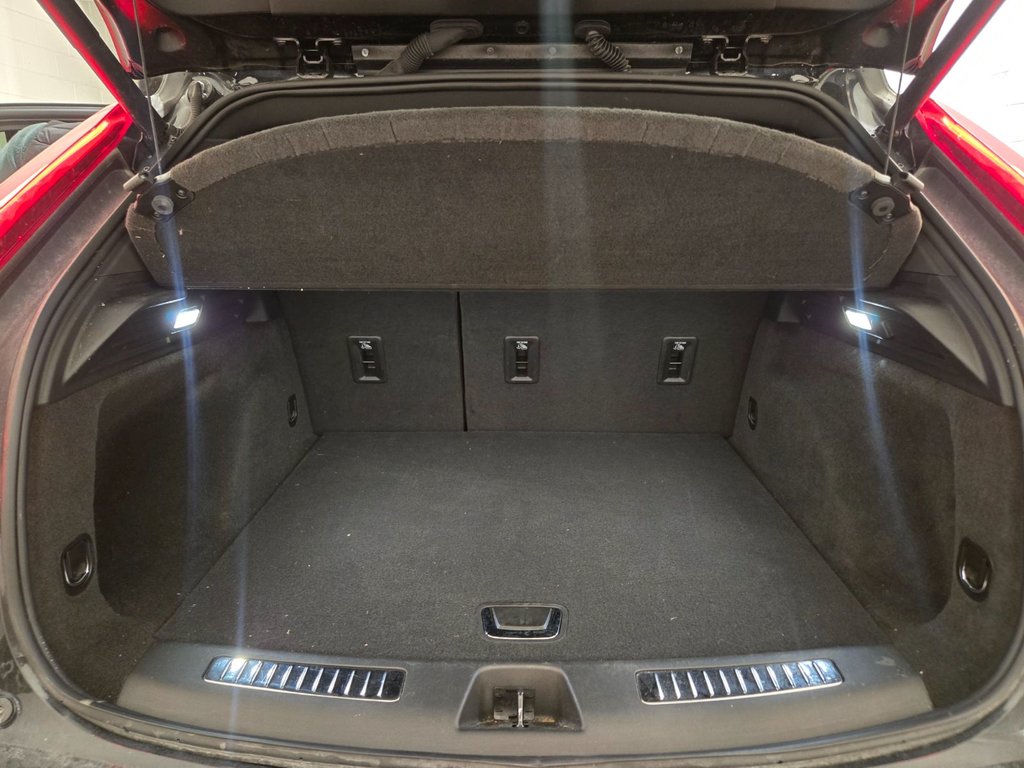2023 Cadillac XT4 AWD Premium Luxury Cuir Sièges Chauffants in Terrebonne, Quebec - 21 - w1024h768px