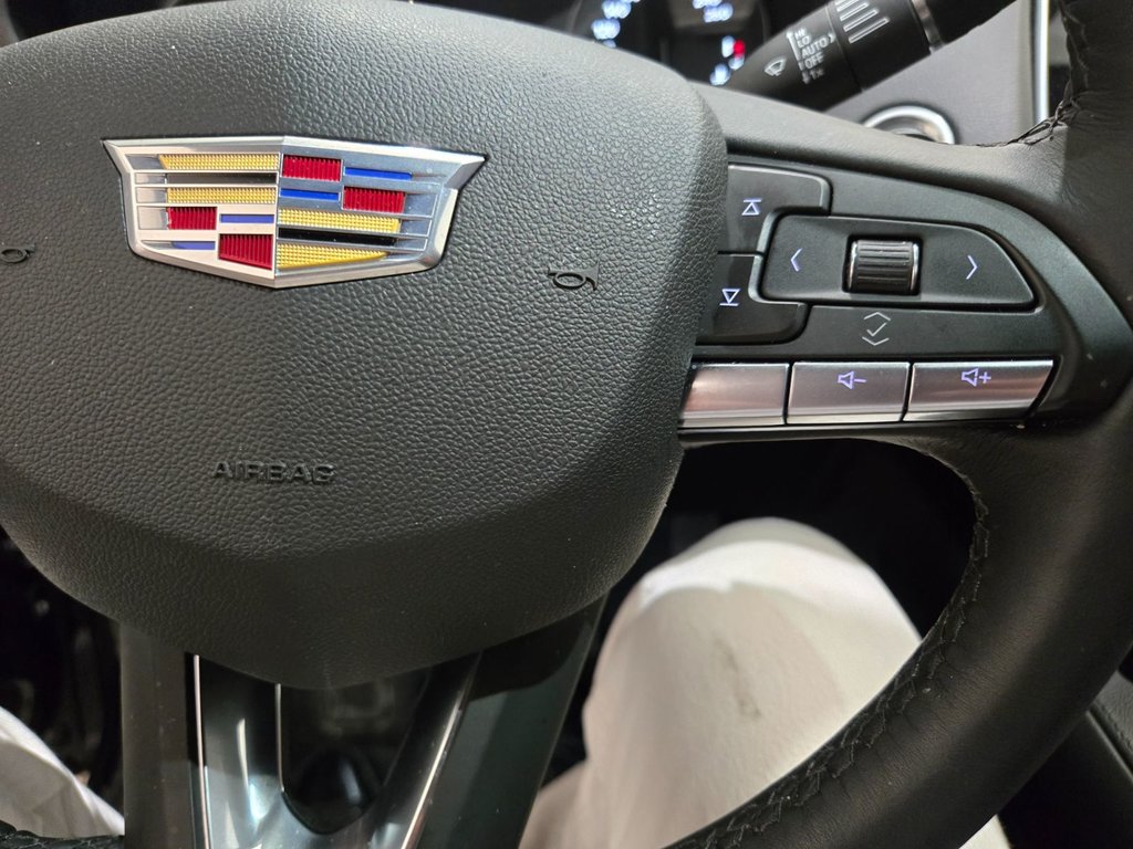 2023 Cadillac XT4 AWD Premium Luxury Cuir Sièges Chauffants in Terrebonne, Quebec - 11 - w1024h768px