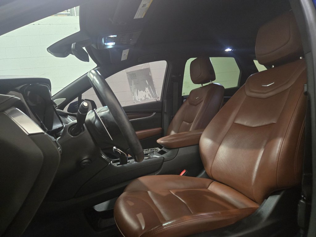 2023 Cadillac XT5 Sport AWD Toit Ouvrant Cuir in Terrebonne, Quebec - 19 - w1024h768px