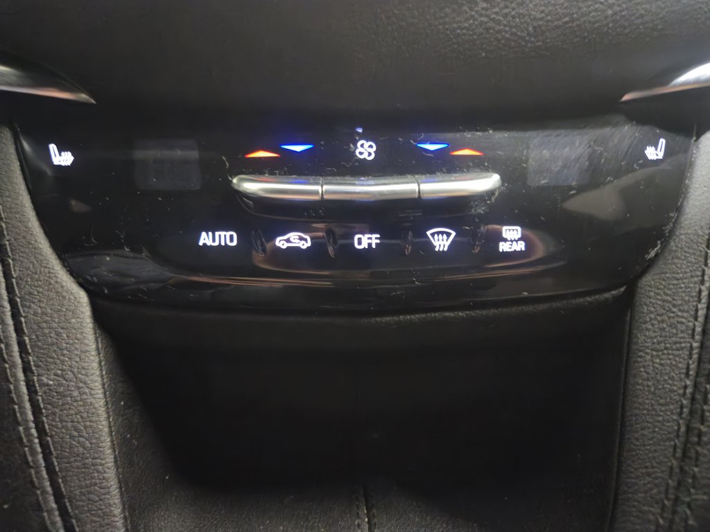 2023 Cadillac XT5 Sport AWD Toit Ouvrant Cuir in Terrebonne, Quebec - 15 - w1024h768px