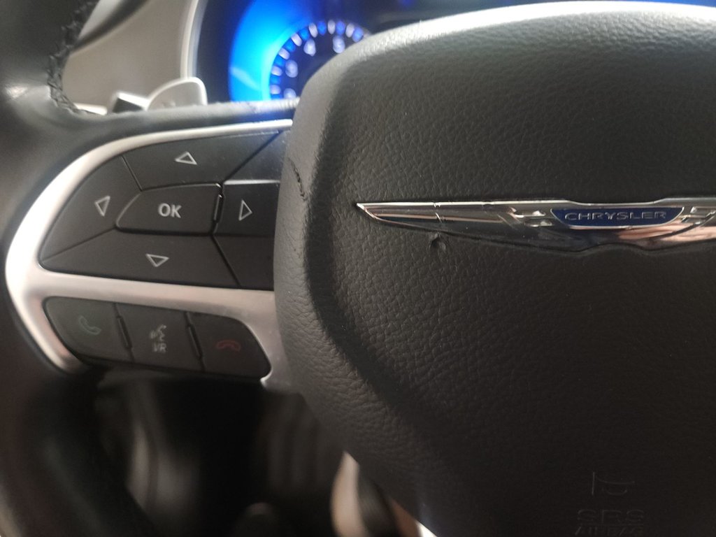 2015 Chrysler 200 LIMITED V6 SIÈGES.CHAUFF CAM.RECUL in Terrebonne, Quebec - 11 - w1024h768px
