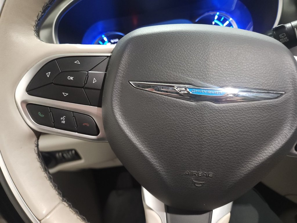 2017 Chrysler Pacifica Hybrid PLATINUM TOIT.PANO CUIR NAV in Terrebonne, Quebec - 13 - w1024h768px