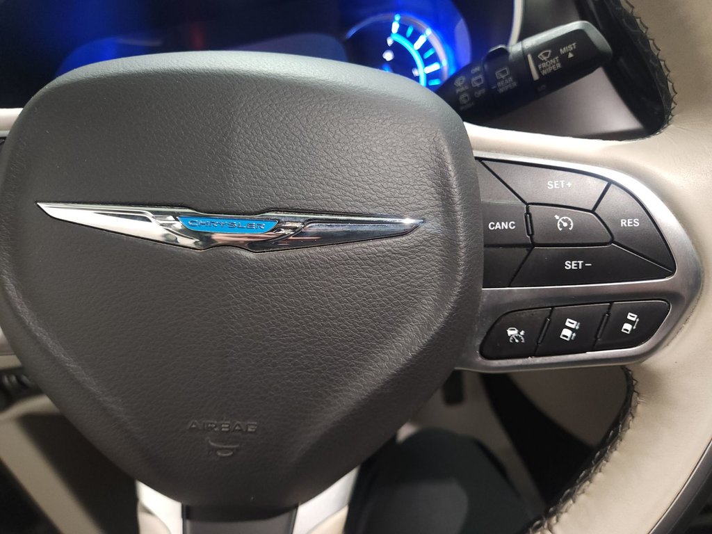 2017 Chrysler Pacifica Hybrid PLATINUM TOIT.PANO CUIR NAV in Terrebonne, Quebec - 14 - w1024h768px