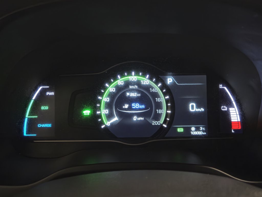 2017 Hyundai Ioniq Electric SE in Terrebonne, Quebec - 13 - w1024h768px