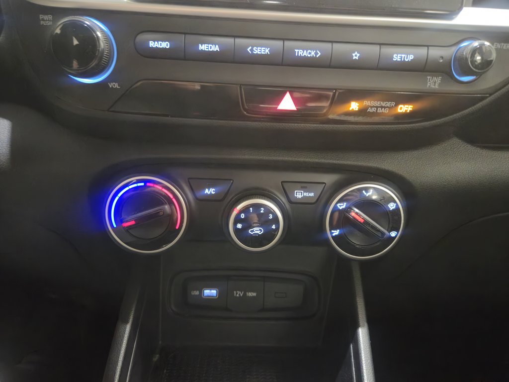 2022 Hyundai Venue Essential Régulateur de vitesse Bluetooth in Terrebonne, Quebec - 15 - w1024h768px