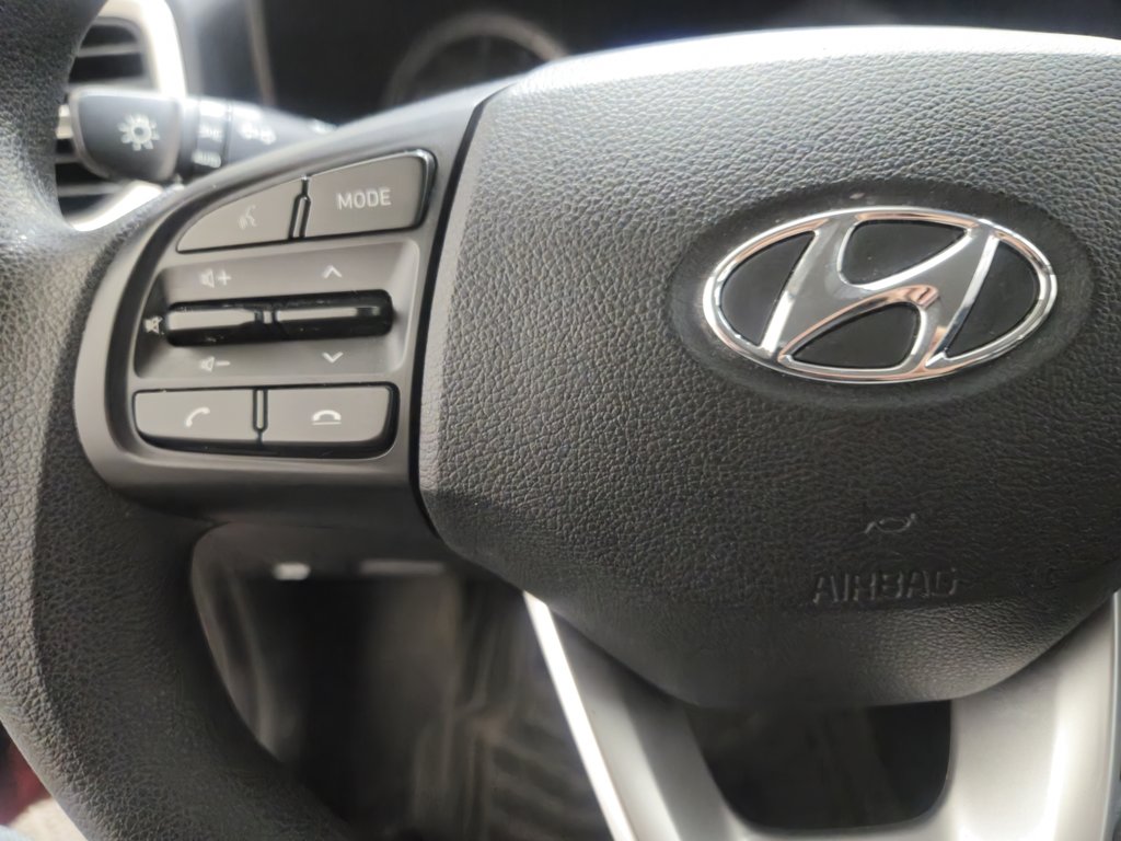 2022 Hyundai Venue Essential Régulateur de vitesse Bluetooth in Terrebonne, Quebec - 9 - w1024h768px