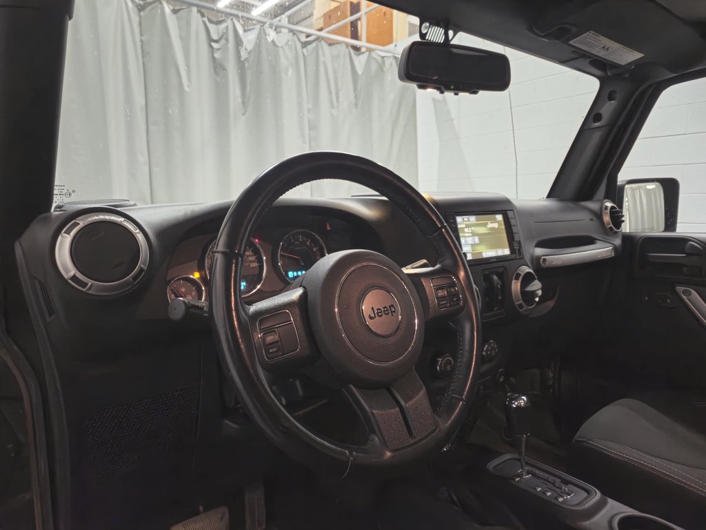 Jeep Wrangler Unlimited Sahara Toit Dure Navigation Sièges Chauffants 2017 à Terrebonne, Québec - 17 - w1024h768px