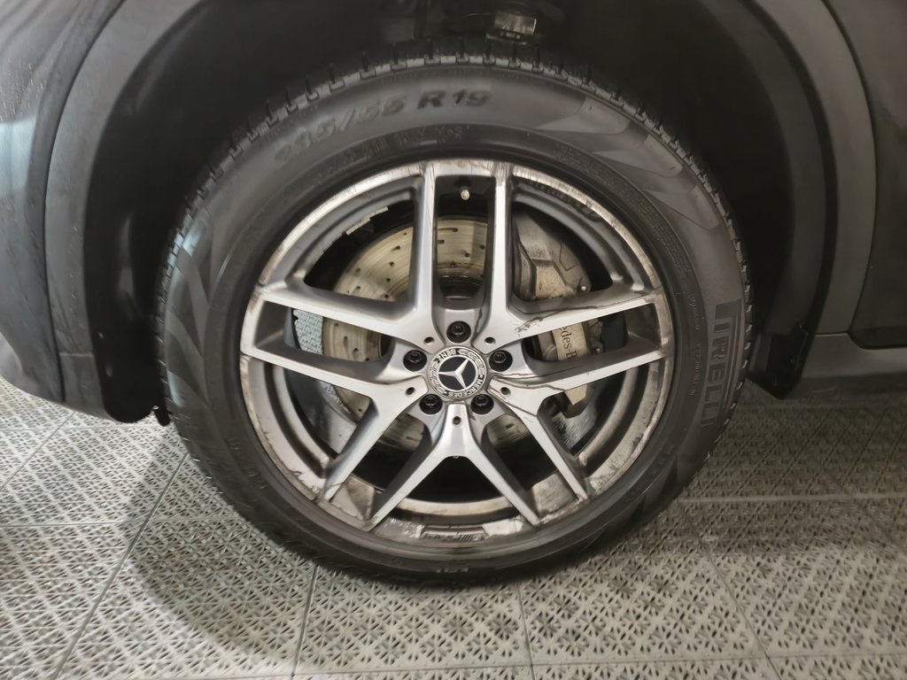 Mercedes-Benz GLC GLC 300 AMG Package 4Matic Toit Ouvrant Cuir 2018 à Terrebonne, Québec - 23 - w1024h768px